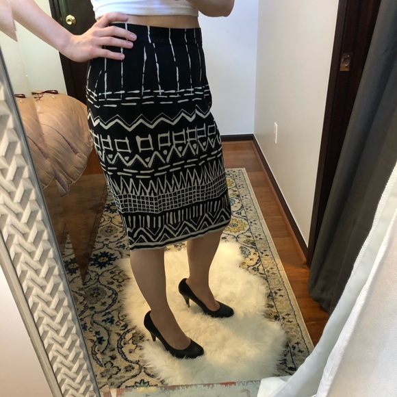 3/$25High waisted Tribal printed black white skirt - Picture 7 of 7